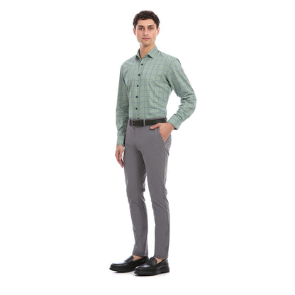 Hombre vistiendo Camisa Formal Color Verde Vittorio Forti