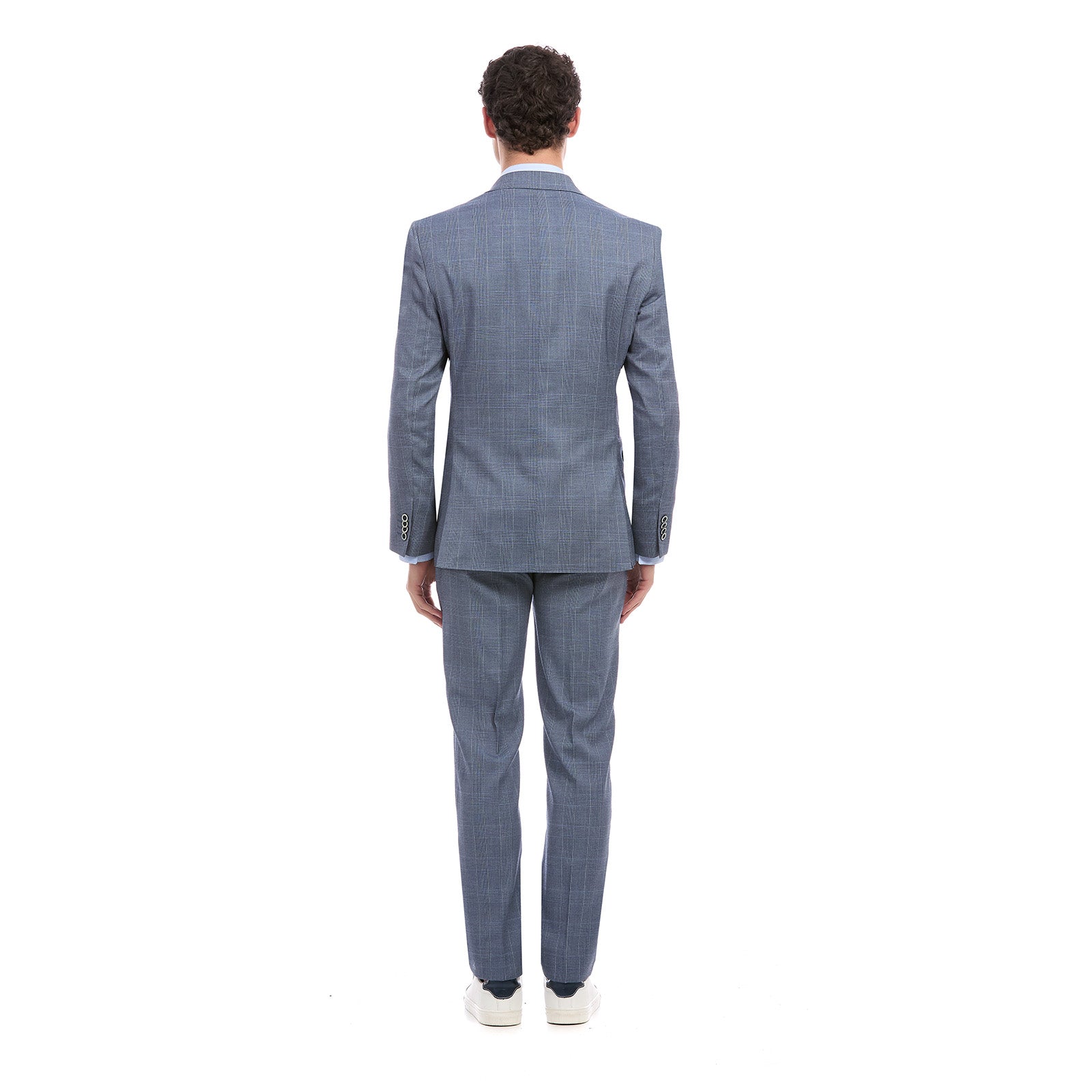 Vista trasera de traje formal azul marino para hombre con corte slim fit. El saco presenta líneas limpias, costuras ajustadas y caída precisa, acompañado de pantalón entallado. Diseño contemporáneo de la marca Vittorio Forti.