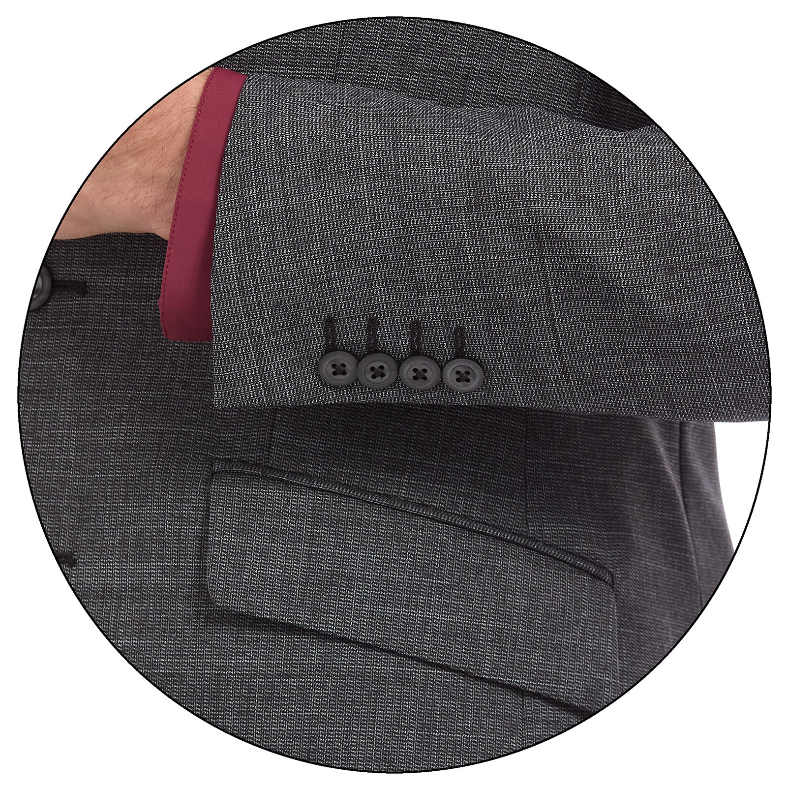 Detalle de mangas del saco de traje gris con forro satinado color gris oscuro. Se aprecia su detalle de botones junto con el acabado de costuras de calidad. 