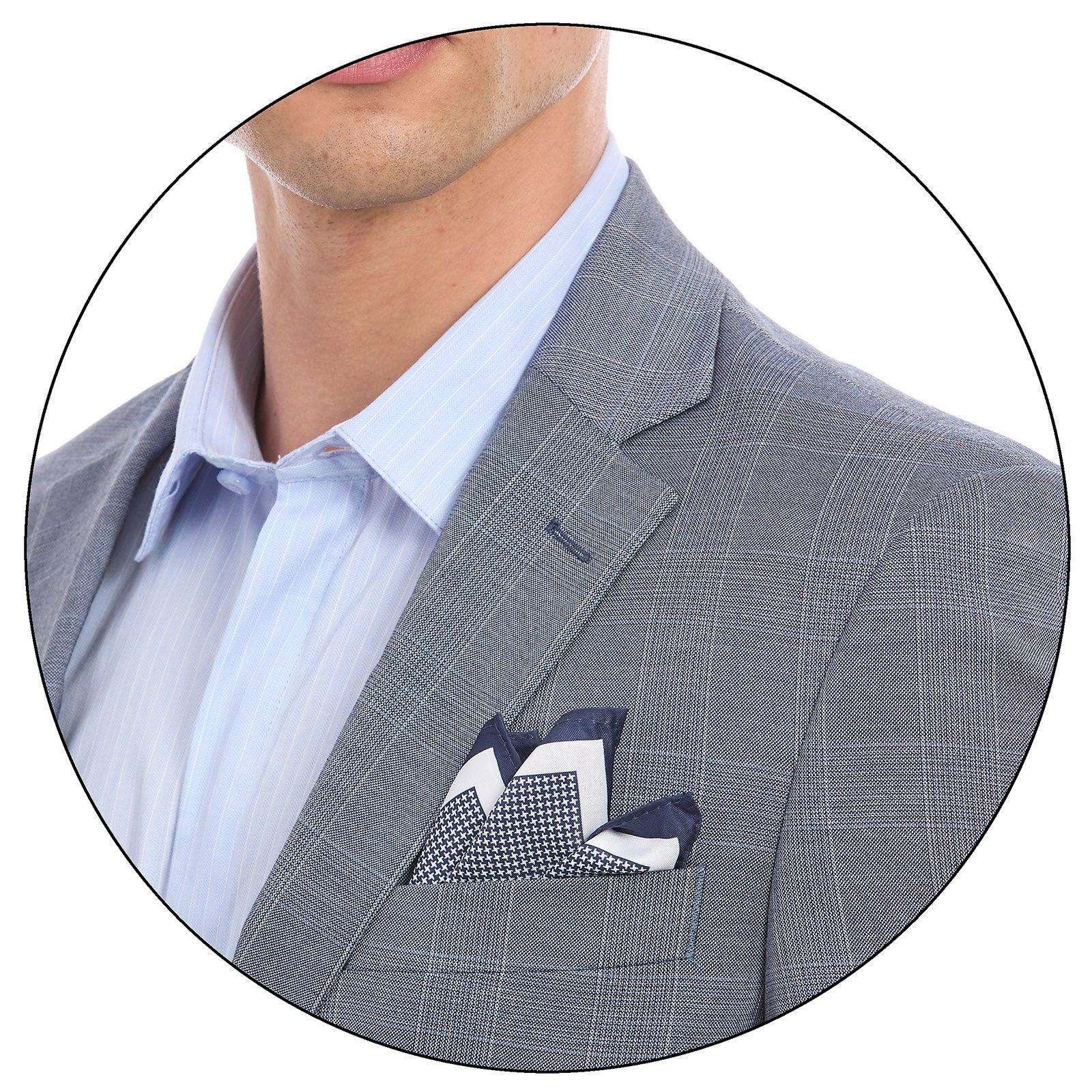 Detalle de la solapa del saco de traje azul marino slim fit para hombre. Se aprecian las costuras finas, textura del tejido y acabado preciso característico de Vittorio Forti.