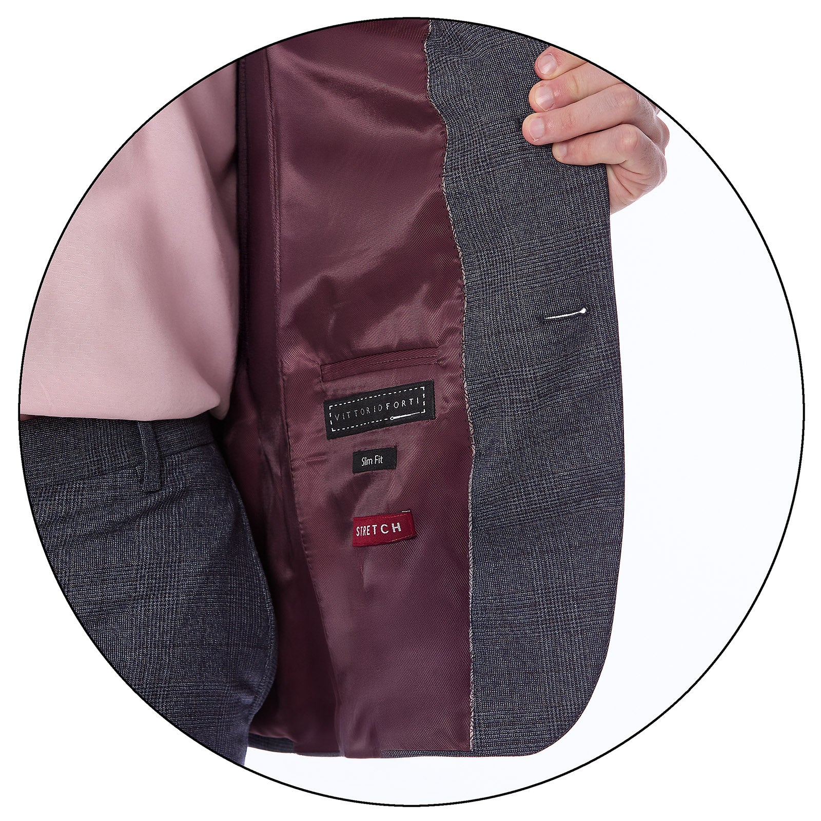 Interior del saco del traje Vittorio Forti , mostrando forro satinado y etiqueta bordada de la marca.
