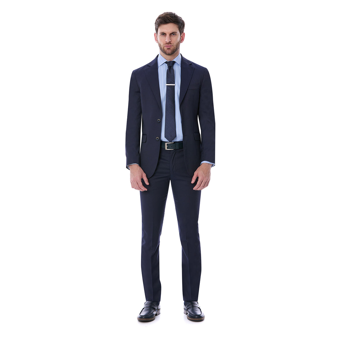 Hombre vistiendo Traje formal  corte slim fit azul marino tejido liso Vittorio Forti , ideal para oficina y eventos formales.